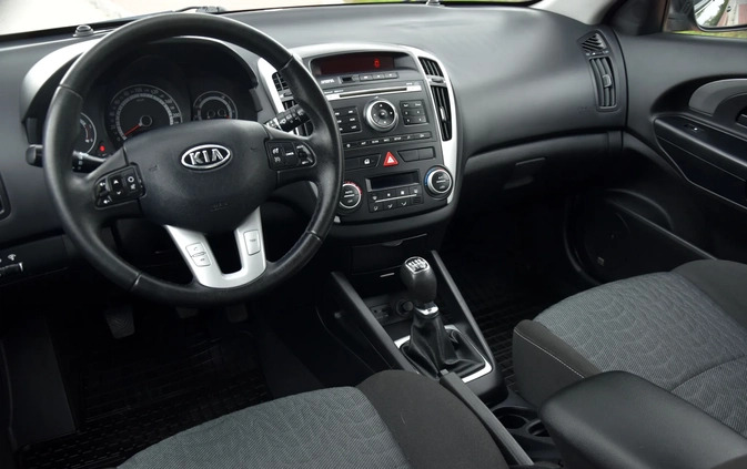 Kia Ceed cena 17900 przebieg: 220000, rok produkcji 2010 z Płock małe 596